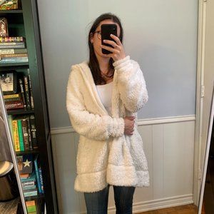 XHILARATION White Fluffy Robe